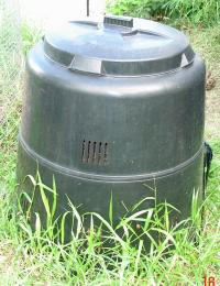 Black plastic bin method of composting